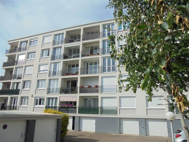 Appartement T4 avec BALCON et GARAGE idéalement situé au COEUR DE SANVIC (76620)