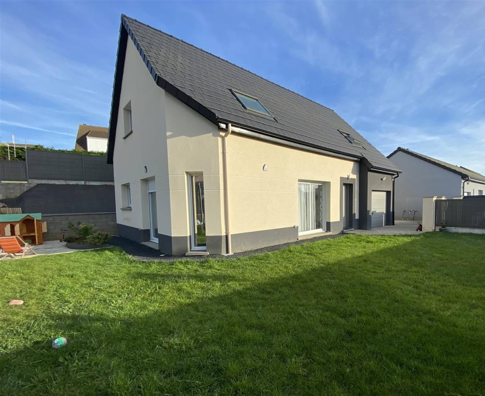 Maison VOLUME 4 CHAMBRES offrant vie de PLAIN-PIED sur parcelle de terrain 500m² située à ÉPOUVILLE (76133)