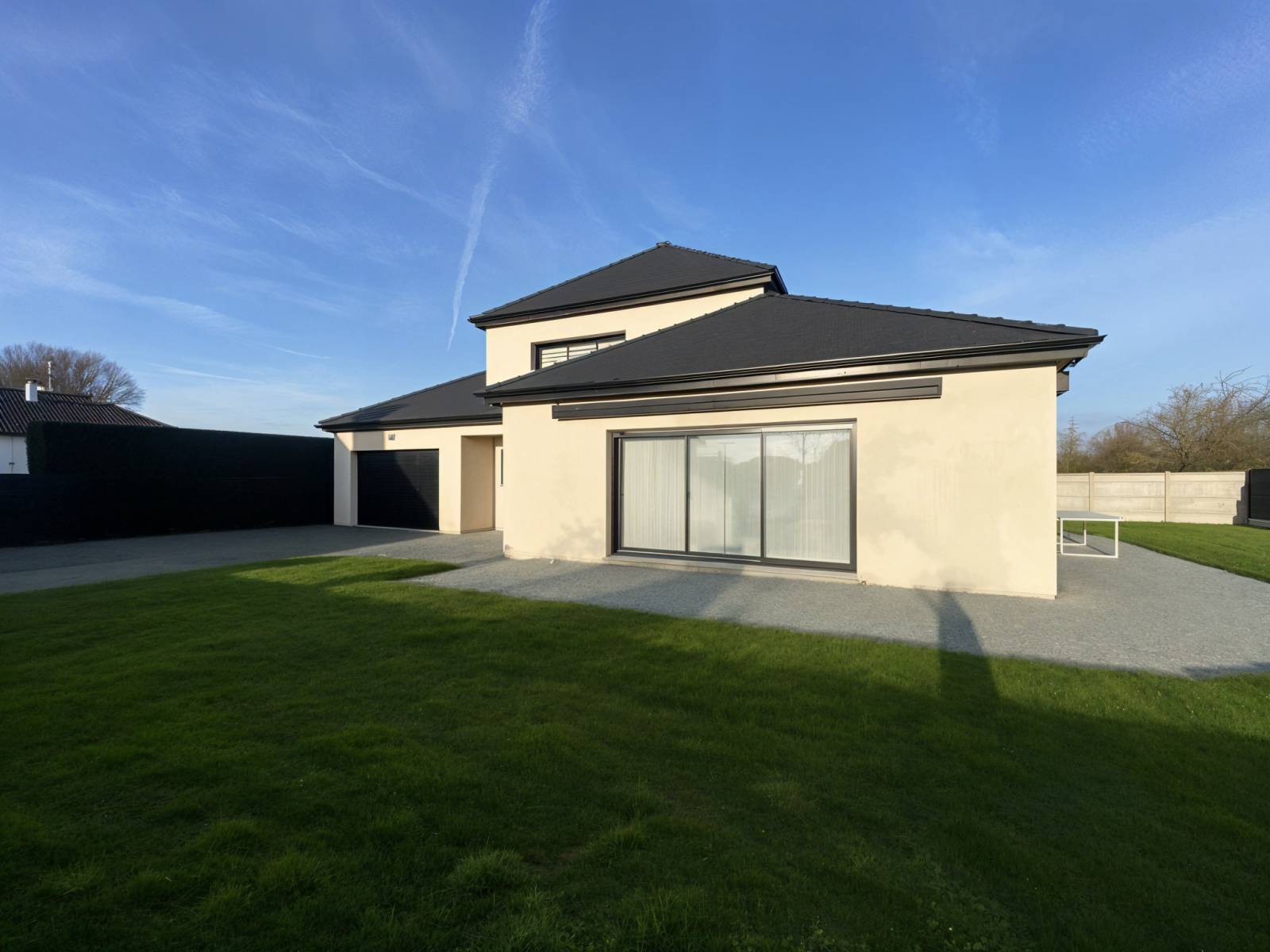 A vendre Maison CONTEMPORAINE idéalement située sur la commune de ROGERVILLE (76700).