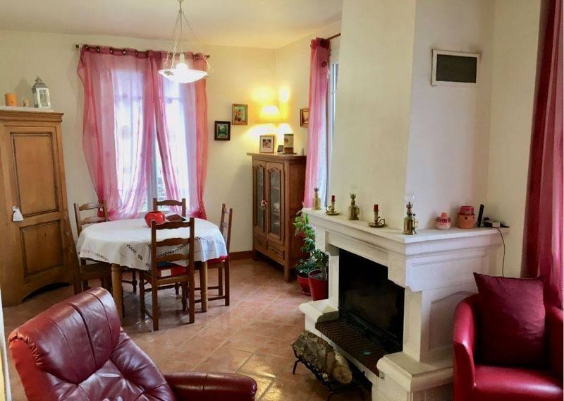 À vendre, JOLIE MAISON DE CARACTÈRE avec JARDIN située en PLEIN CENTRE d'HARFLEUR (76700)