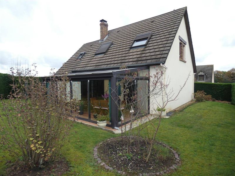 PAVILLON TRADITIONNEL T5 avec GARAGE et JARDIN situé à SAINT LAURENT DE BRÈVEDENT 76700