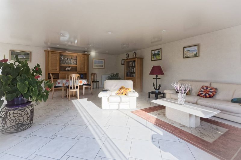 À vendre, JOLI PLAIN-PIED TOTAL T4 avec BEAUX VOLUMES situé canton SAINT ROMAIN 76430, secteur convoité !