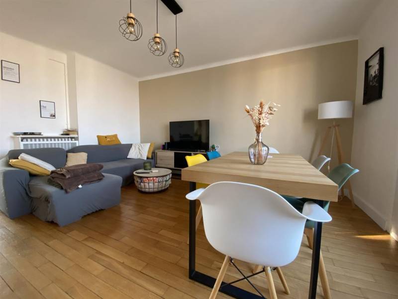 SOUS-COMPROMIS ! Appartement T4 avec BALCON offrant VUE DÉGAGÉE idéalement situé à 5min à PIED de LA PLAGE au HAVRE (76600)