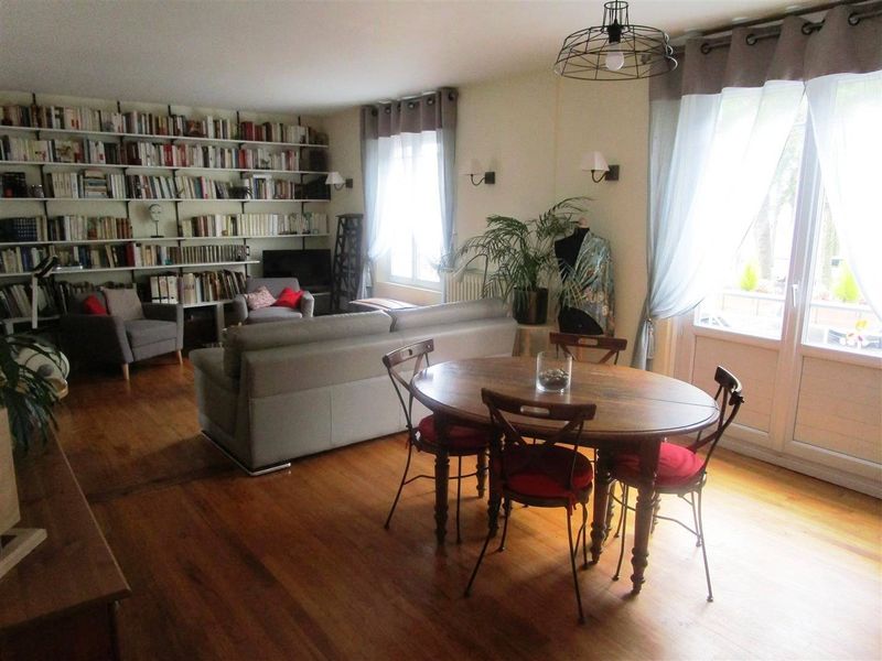 BELLE MAISON T4 avec CACHET sur COUR/PATIO située PLACE SAINTE CÉCILE 76610