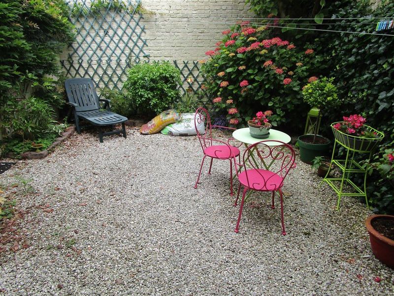 BELLE MAISON T4 avec CACHET sur COUR/PATIO située PLACE SAINTE CÉCILE 76610