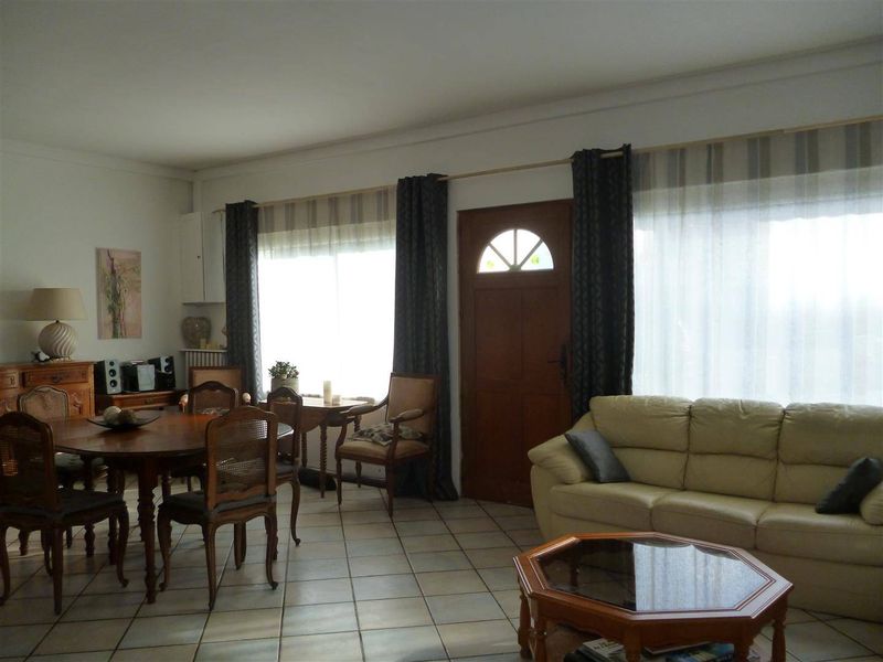 JOLIE MAISON T5 PLEINE DE CHARME avec PATIO située à SAINT JOUIN BRUNEVAL - CENTRE 76280