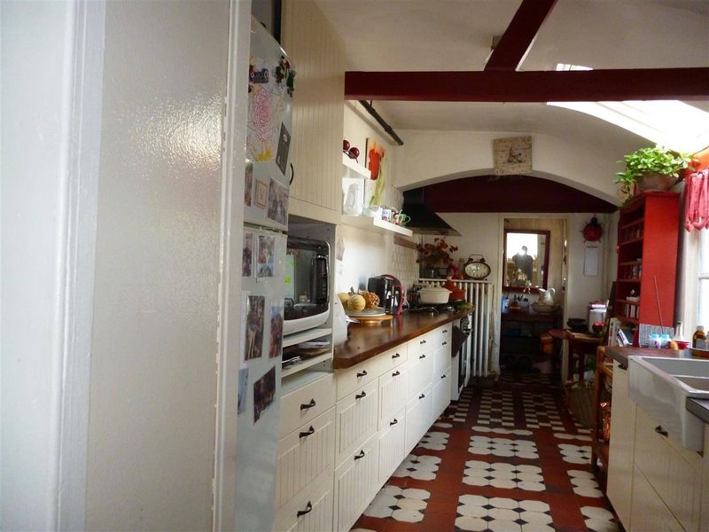 JOLIE MAISON T5 PLEINE DE CHARME avec PATIO située à SAINT JOUIN BRUNEVAL - CENTRE 76280