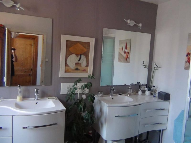 JOLIE MAISON T5 PLEINE DE CHARME avec PATIO située à SAINT JOUIN BRUNEVAL - CENTRE 76280
