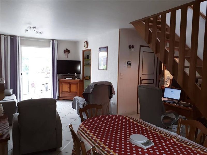 PAVILLON TRADITIONNEL T4 avec GARAGE et JARDIN situé sur secteur recherché à LILLEBONNE 76170