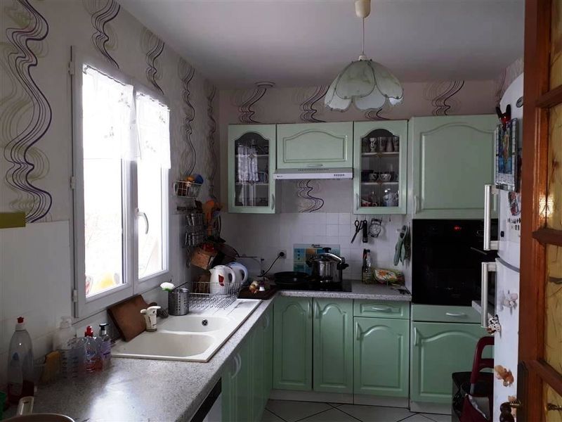 PAVILLON TRADITIONNEL T4 avec GARAGE et JARDIN situé sur secteur recherché à LILLEBONNE 76170