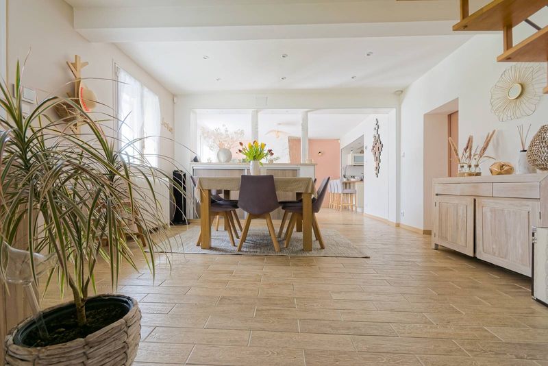 VENDU ! MAISON avec VIE DE PLAIN-PIED dans environnement CALME, située à proximité de MELAMARE