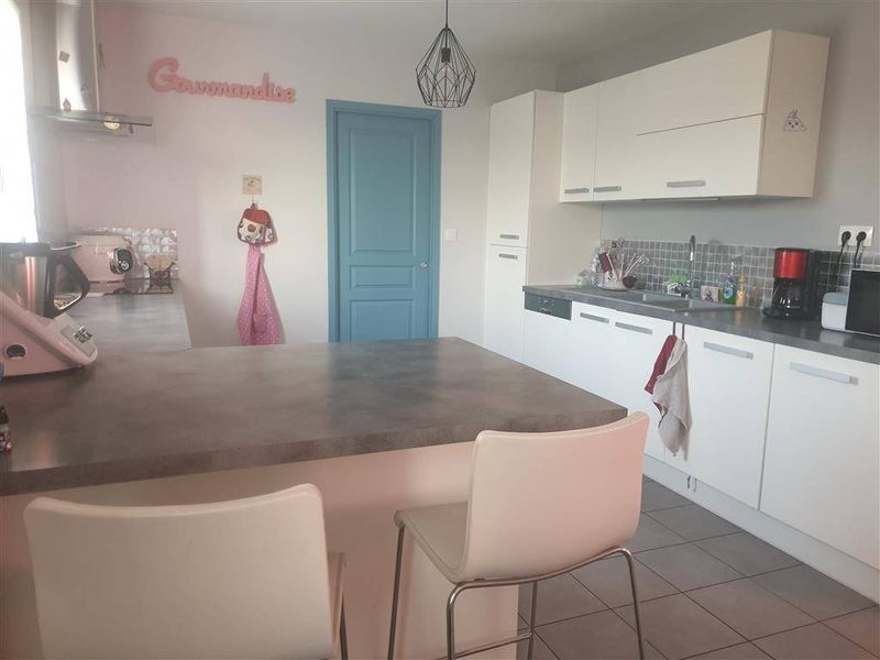 JOLIE MAISON TRADITIONNELLE T5 avec GARAGE située à SAINT ROMAIN DE COLBOSC - CENTRE 76430