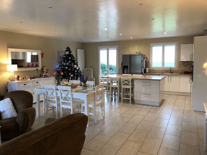 À vendre, TRÈS BEAU PAVILLON FAMILIAL avec vie de PLAIN-PIED situé à CAUVILLE SUR MER 76930, à 20 minutes du HAVRE