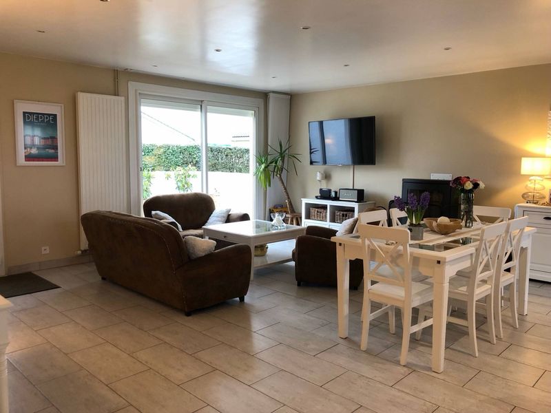 À vendre, TRÈS BEAU PAVILLON FAMILIAL avec vie de PLAIN-PIED situé à CAUVILLE SUR MER 76930, à 20 minutes du HAVRE