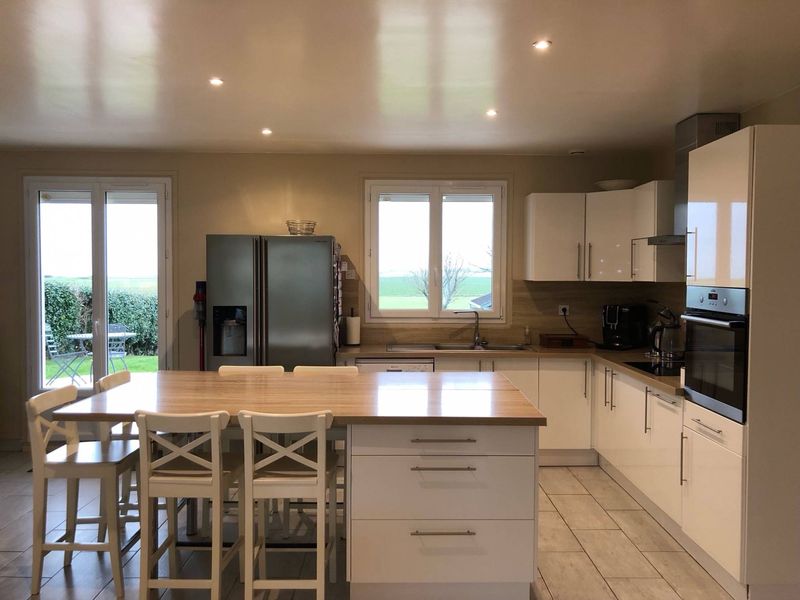 À vendre, TRÈS BEAU PAVILLON FAMILIAL avec vie de PLAIN-PIED situé à CAUVILLE SUR MER 76930, à 20 minutes du HAVRE