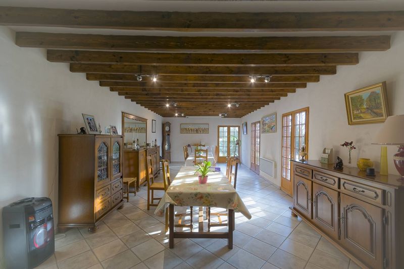 BELLE PROPRIÉTÉ NORMANDE -- GRANDS VOLUMES -- 5 CHAMBRES en vente entre LILLEBONNE et BOLBEC 76210