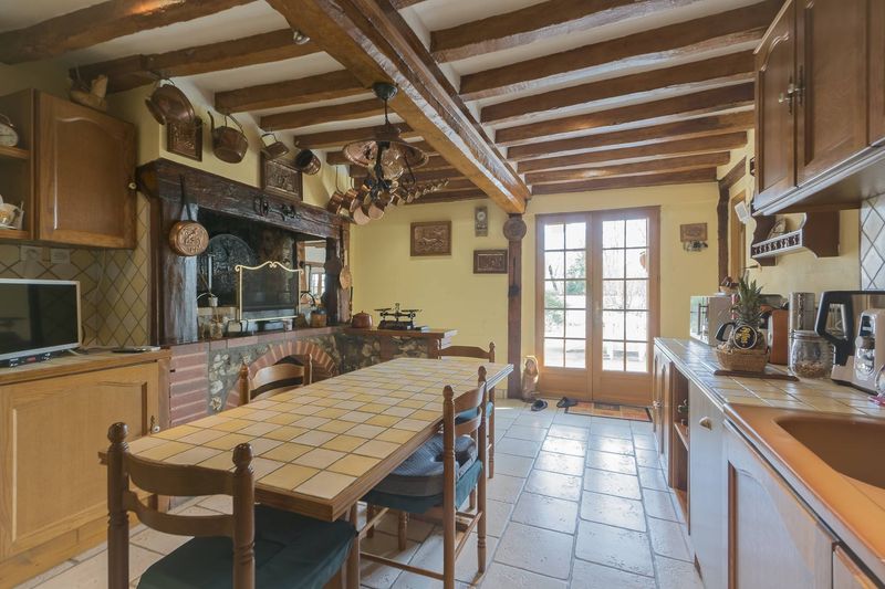 BELLE PROPRIÉTÉ NORMANDE -- GRANDS VOLUMES -- 5 CHAMBRES en vente entre LILLEBONNE et BOLBEC 76210