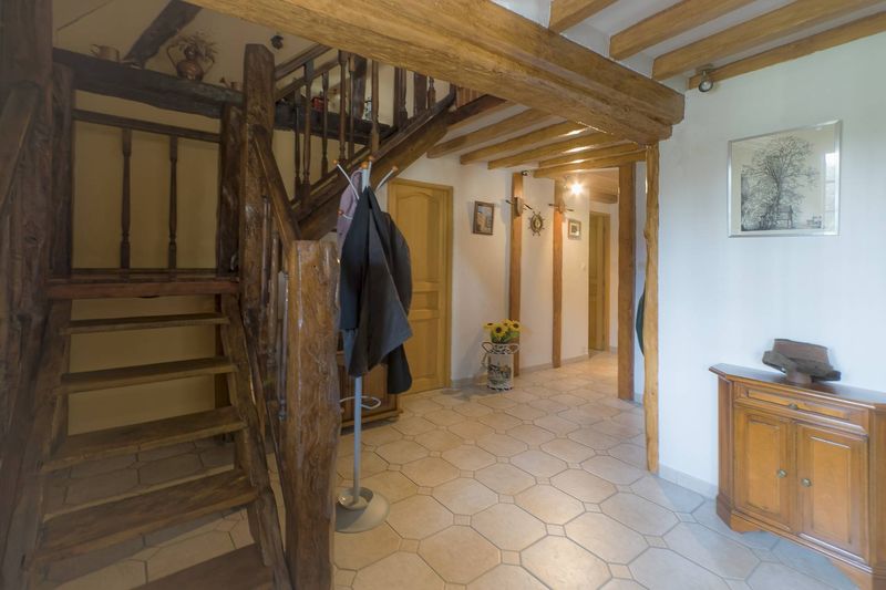 BELLE PROPRIÉTÉ NORMANDE -- GRANDS VOLUMES -- 5 CHAMBRES en vente entre LILLEBONNE et BOLBEC 76210