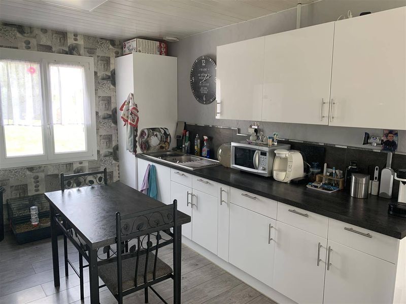 À vendre, PLAIN-PIED TOTAL T3 avec BEAU JARDIN et GARAGE situé à SAINT ROMAIN DE COLBOSC 76430, proche CENTRE BOURG