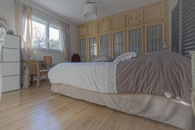 À vendre, PLAIN-PIED TOTAL T4 avec BEAU JARDIN PLAT, CLOS & ARBORÉ de 1500m² situé canton SAINT ROMAIN DE COLBOSC 76430