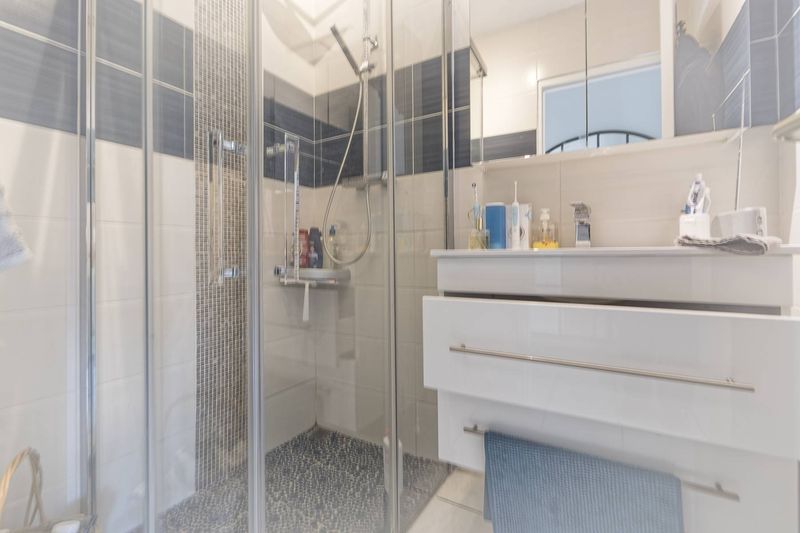 À vendre, PLAIN-PIED TOTAL T4 avec BEAU JARDIN PLAT, CLOS & ARBORÉ de 1500m² situé canton SAINT ROMAIN DE COLBOSC 76430