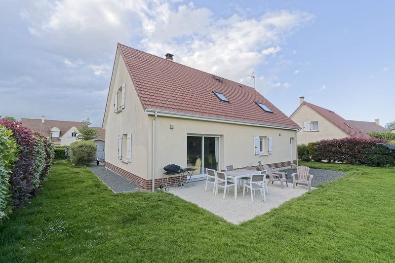 PAVILLON TRADITIONNEL T5 avec vie de PLAIN-PIED situé Canton SAINT ROMAIN DE COLBOSC 76430, en CENTRE BOURG