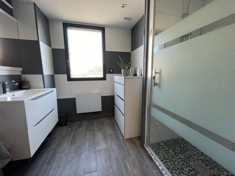 MAISON T4 avec vie de PLAIN-PIED sur BEAU JARDIN PLAT et CLOS de 1100m² en vente à 5 minutes d' ÉTRETAT 76790