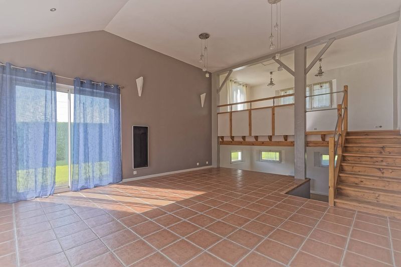 À vendre, MAISON NON MITOYENNE T4 sur SOUS-SOL COMPLET avec TERRAIN 1300m² située à 5 minutes de SAINT ROMAIN DE COLBOSC 76430