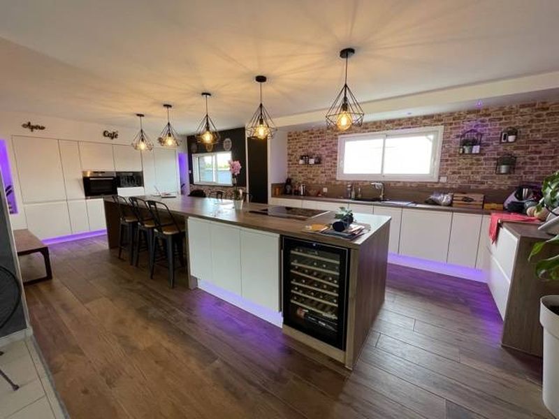 À vendre, PAVILLON CONTEMPORAIN T4 édifié en PLAIN-PIED sur 1100m² de TERRAIN situé à 2 KMS de GONNEVILLE LA MALLET 76280