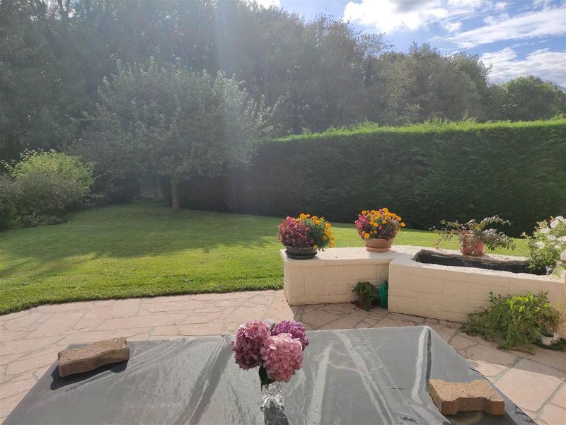 À vendre, JOLI TRADITIONNEL T4 sur SOUS-SOL COMPLET situé proche LILLEBONNE 76170, au CALME !