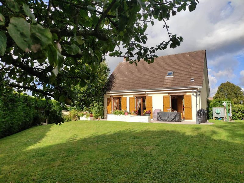 À vendre, JOLI TRADITIONNEL T4 sur SOUS-SOL COMPLET situé proche LILLEBONNE 76170, au CALME !