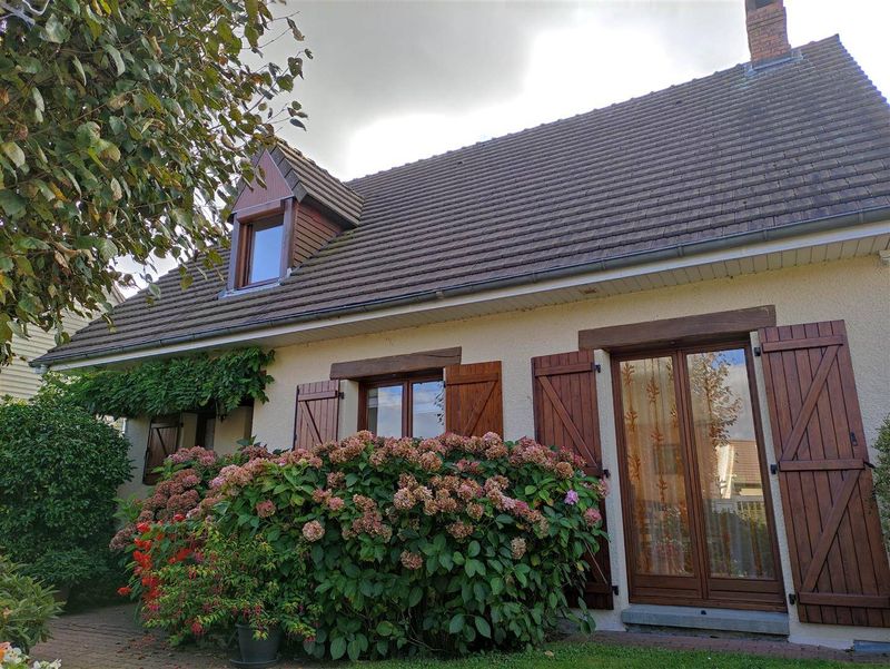 À vendre, JOLI TRADITIONNEL T4 sur SOUS-SOL COMPLET situé proche LILLEBONNE 76170, au CALME !