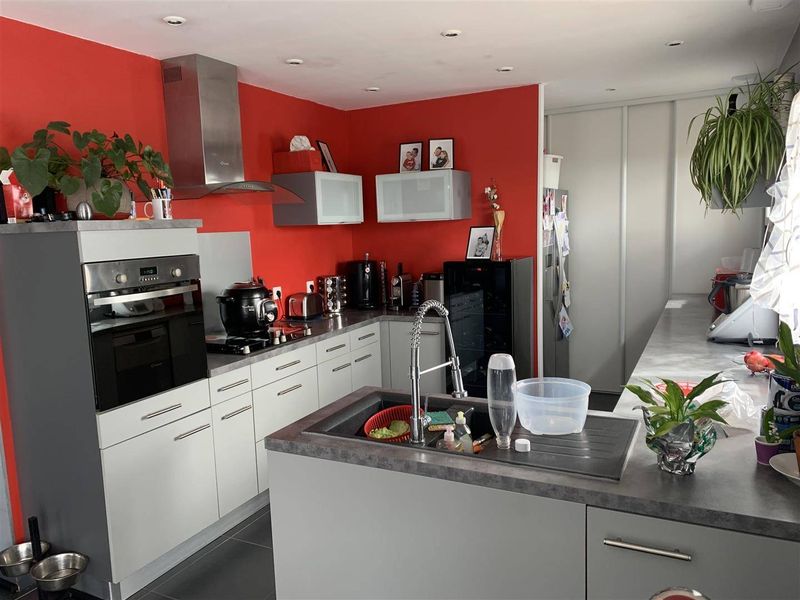 À vendre, PAVILLON FAMILIAL RÉCENT - 5 CHAMBRES - avec vie de PLAIN-PIED situé à SAINT ROMAIN 76430 - proche CENTRE BOURG