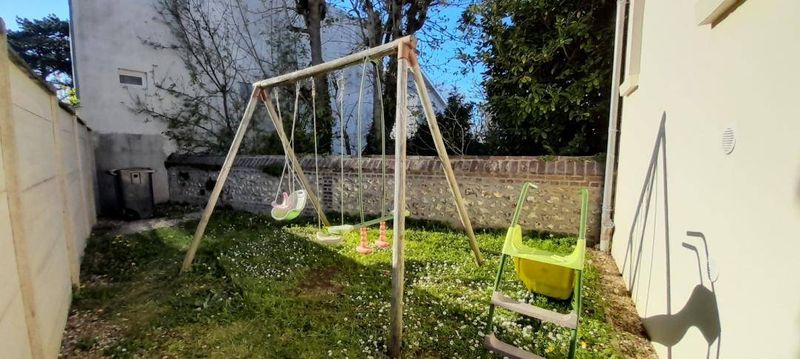 Proche de la place STE CÉCILE au Havre 76610, Belle MAISON T4 sur SOUS-SOL COMPLET avec GARAGE À Vendre