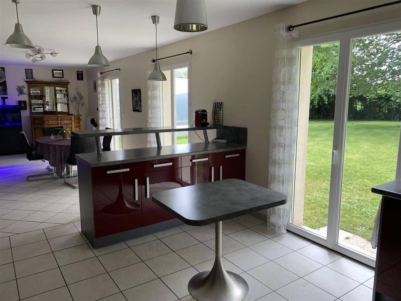 À vendre, BEAU CONTEMPORAIN T6 avec vie de PLAIN PIED, JARDIN et GARAGE 2V situé à 5 minutes d'ÉTRETAT (76790)