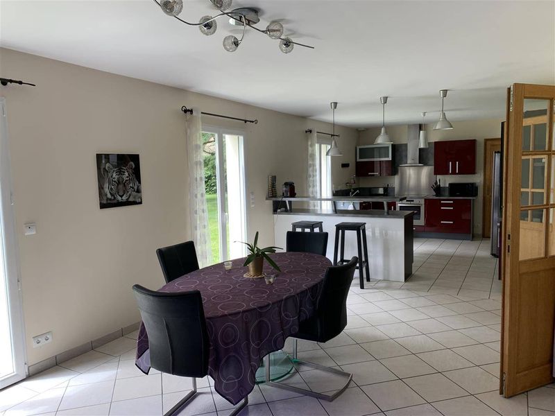 À vendre, BEAU CONTEMPORAIN T6 avec vie de PLAIN PIED, JARDIN et GARAGE 2V situé à 5 minutes d'ÉTRETAT (76790)