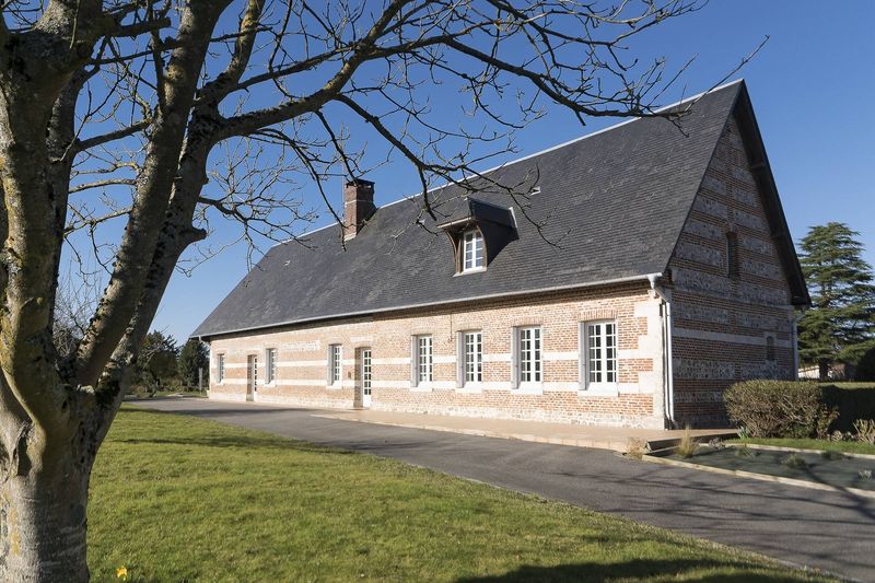 Charmante maison offrant vie de PLAIN-PIED située à proximité de LILLEBONNE (76170)