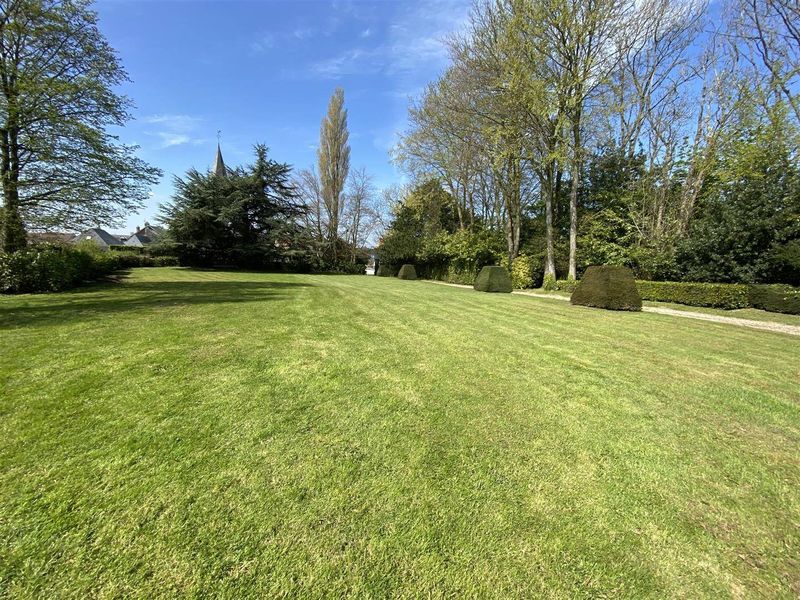 Magnifique demeure du 19ème siècle édifiée sur parc paysagé 5000m² à proximité de ST-ROMAIN DE COLBOSC (76430)