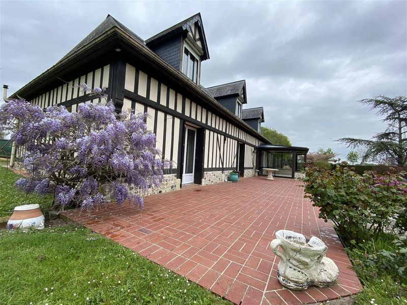 Charmante Longère à Colombages édifiée sur PARC PAYSAGÉ 5500m² située à CAUVILLE-SUR-MER (76930)