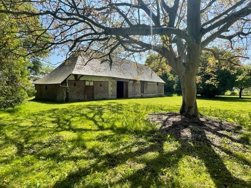 EN EXCLUSIVITÉ, Grange à réhabiliter sur BELLE PARCELLE DE TERRAIN arborée 2 000m² au centre-bourg de CRIQUETOT L'ESNEVAL (76280)