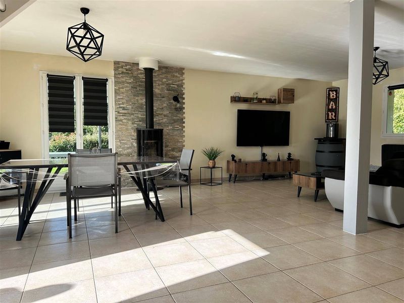 VENDU ! EN EXCLUSIVITÉ, Maison volume 5 CHAMBRES offrant vie de PLAIN-PIED à proximité d'ANGERVILLE L'ORCHER