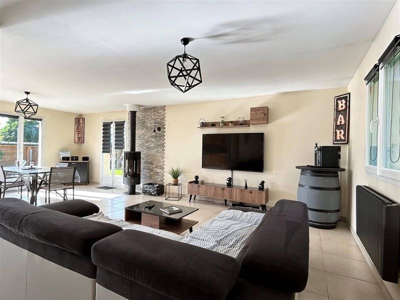 VENDU ! EN EXCLUSIVITÉ, Maison volume 5 CHAMBRES offrant vie de PLAIN-PIED à proximité d'ANGERVILLE L'ORCHER