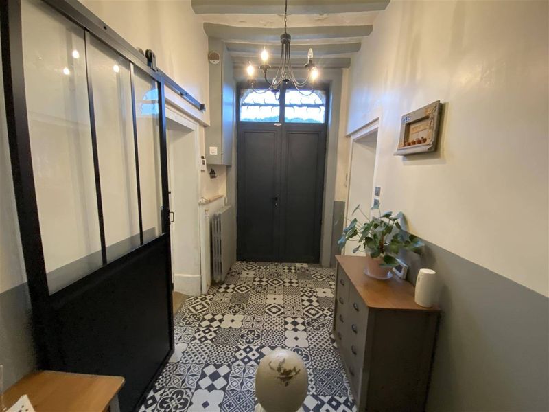 BÂTISSE DE CARACTÈRE beau volume avec vie de PLAIN-PIED sur belle parcelle de TERRAIN 1200m², MONTIVILLIERS
