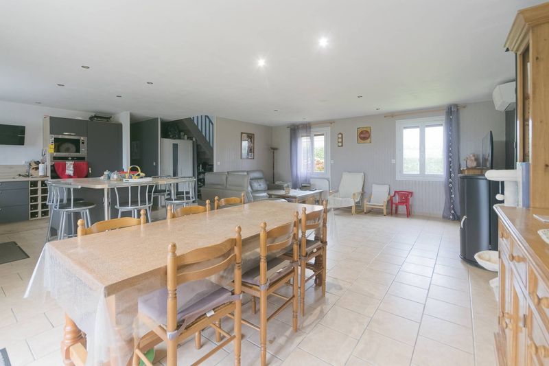 Maison offrant vie de PLAIN-PIED sur belle parcelle de terrain 1200m² entre LILLEBONNE et ST-ROMAIN DE COLBOSC