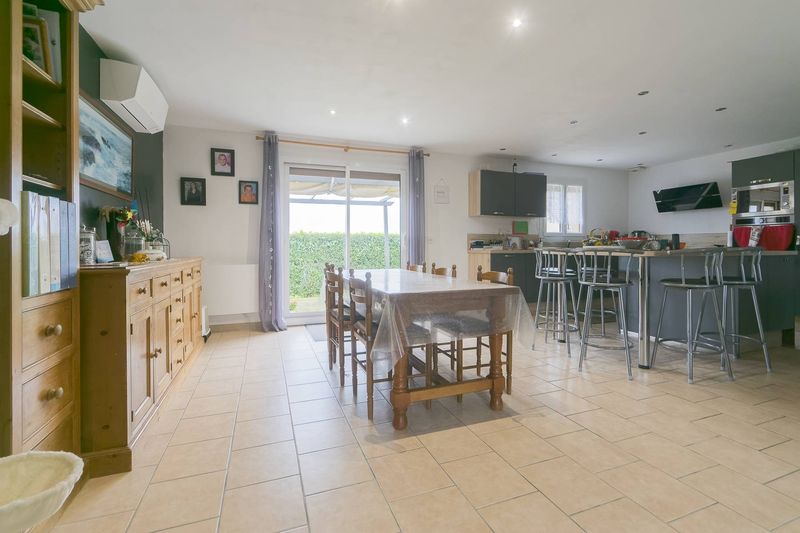 Maison offrant vie de PLAIN-PIED sur belle parcelle de terrain 1200m² entre LILLEBONNE et ST-ROMAIN DE COLBOSC