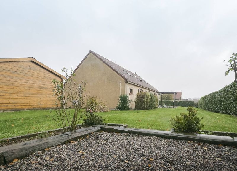 Maison offrant vie de PLAIN-PIED sur belle parcelle de terrain 1200m² entre LILLEBONNE et ST-ROMAIN DE COLBOSC