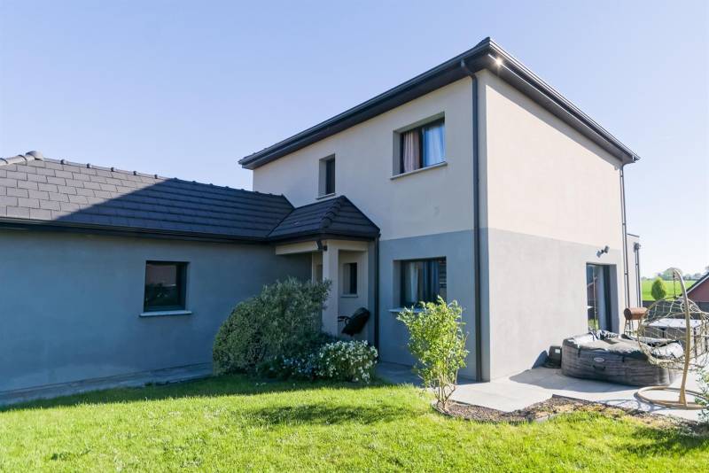 Maison RÉCENTE 2021 en TRÈS BON ÉTAT idéalement située proche du CENTRE de SAINT-ROMAIN DE COLBOSC (76430)