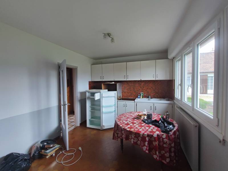 Proche centre-bourg, Maison offrant vie de PLAIN-PIED sur SOUS-SOL COMPLET située à ST-ROMAIN DE COLBOSC (76430)
