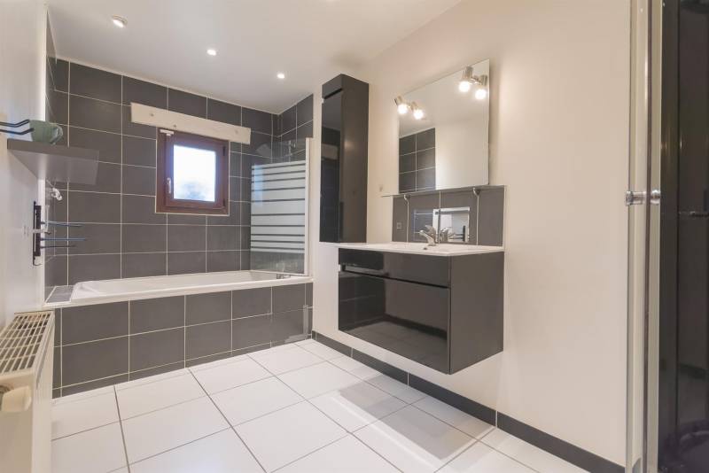 VENDU ! Maison à colombages VOLUME FAMILIAL offrant vie de PLAIN-PIED sur belle parcelle de terrain 2600m² à ST-ROMAIN DE COLBOSC (76430)