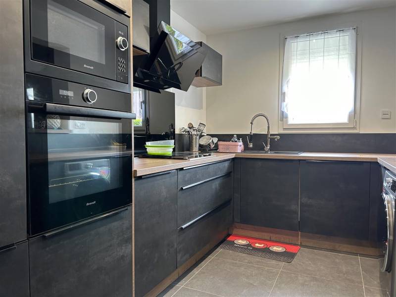 VENDU ! PLAIN-PIED TOTAL en très bon état avec GARAGE et JARDIN situé à TURRETOT (76280)